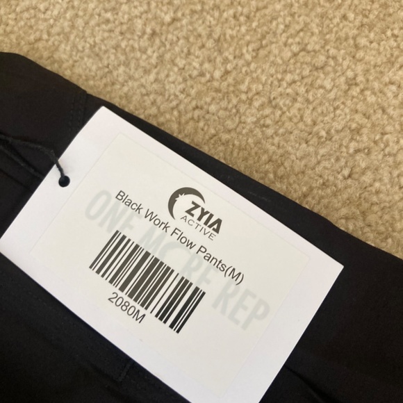 Black work flow. Pants - Picture 2 of 2